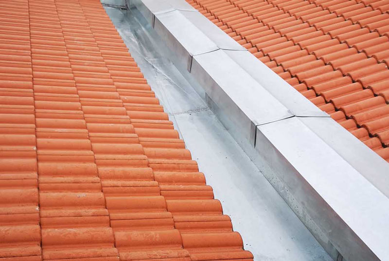 cheneau-raccord-toiture-zinc-remplacement-zinguerie-lot-entreprise-rozel-couvreir-lot-46